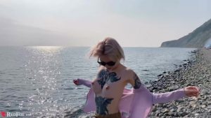 Blonde Public Bite Et De Sperme Dans La Bouche De La Mer - En Plein Air